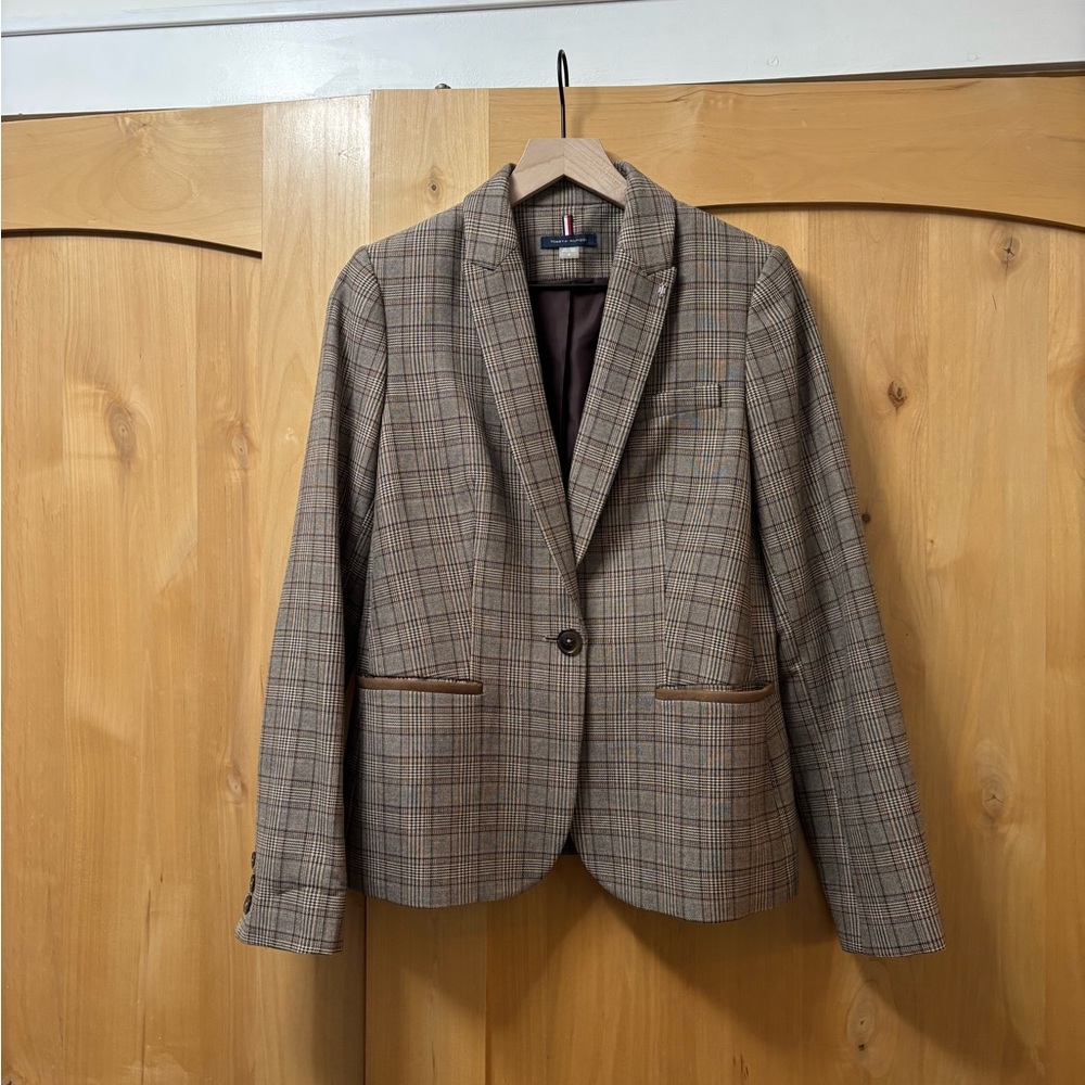 Tommy Hilfiger Brown Blazer with Plaid Design